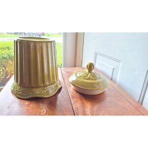 Linens 'N Things green canister